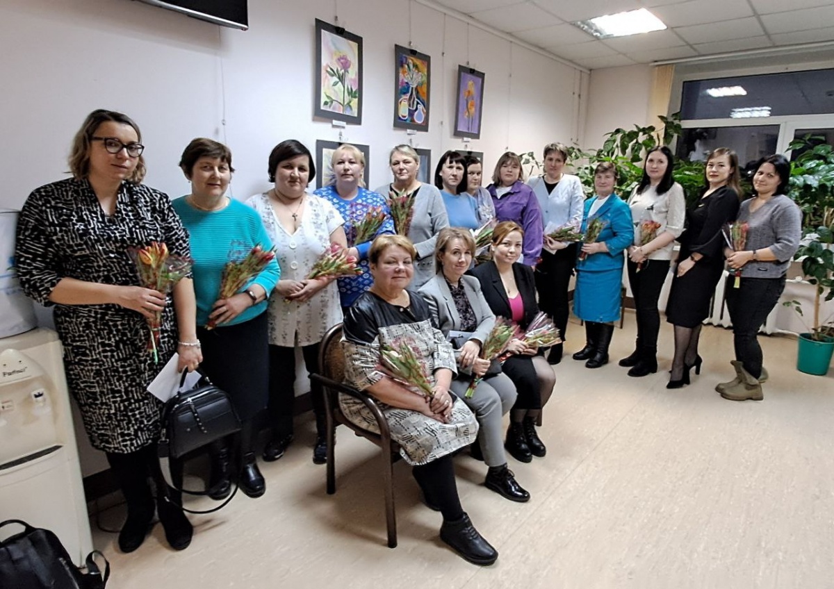 Нижегородские матери и жены участников СВО получили подарки к 8 Марта - фото 1