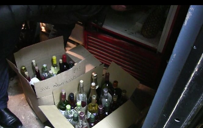 В центре Нижнего Новгорода полицейские  изъяли 58 литров нелегального алкоголя - фото 1