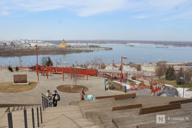 Трещит по швам: как выглядит центр Нижнего Новгорода после аномальной зимы — фоторепортаж - фото 124