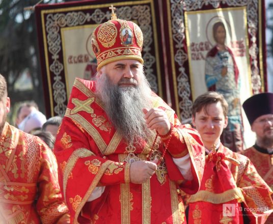 Фоторепортаж: как прошел пасхальный крестный ход в Нижнем Новгороде - фото 23
