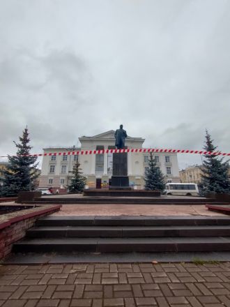 Памятник Ленину в Сарове накренился из-за сильного ветра - фото 3